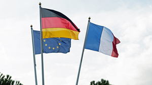 Die Flaggen von Deutschland, Europa und Frankreich (Jorge Chaves - Fotolia.com)