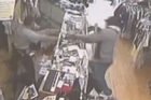  Chicago store owner uses bat to fend off gunmen