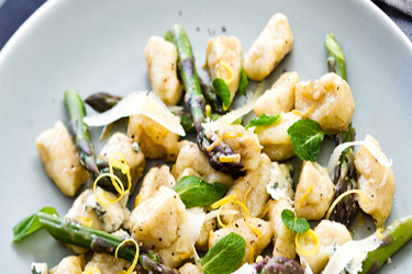 Fresh Gnocchi with Blue Cheese and Asparagus