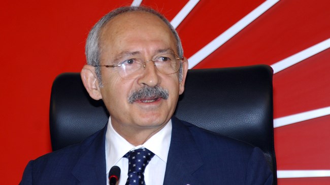 CHP Genel Başkanı Kılıçdaroğlu, "AKP-CHP koalisyonu mümkün mü” sorusuna “Şahsen zayıf ihtimal görüyorum” yanıtını verdi. Kılıçdaroğlu, “Baykal’ın adaylığı sonrası da mı durum aynı” sorusunu da, “Evet, çünkü koalisyon farklı, bu farklı” diye yanıtladı