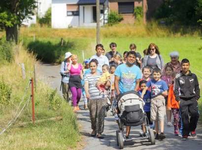 Flüchtlingskinder genießen Ausflug auf den Biohof