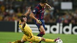 Barcelona's defender Marc Bartra (R) vies with Apoel's Portuguese midfielder Tiago Gomes (L) during the UEFA Champions League football match FC Barcelona vs APOEL FC