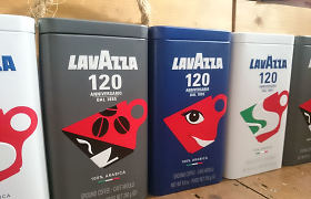 Konkursas: laimėkite jubiliejinę „Lavazza“ kavos skardinę