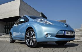 Ar jau įmanoma Vilniuje laisvai judėti „Nissan Leaf“, nekraunant elektromobilio namuose?