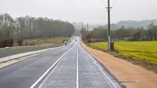 Güneş enerjili ilk yol trafiğe açıldı