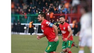 Amedspor takım kaptanı Şehmus Özer, trafik kazasında hayatını kaybetti