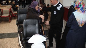 Hastaneden engelli ve yaşlı hastalar için akülü araç hizmeti