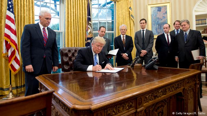 USA Donald Trump unterzeichnet das Mexico City Dekret (Getty Images/R. Sachs)