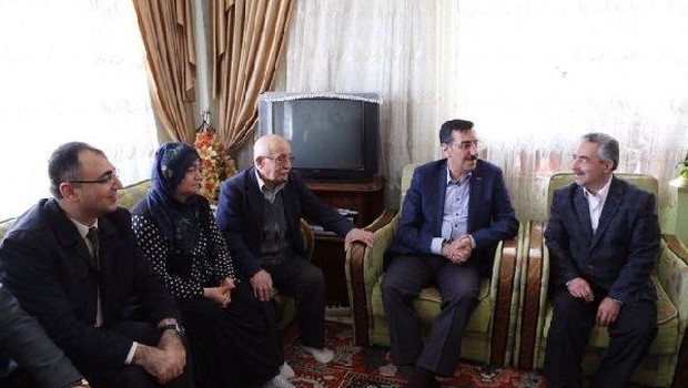 Bakan Tüfenkci, şehit ailesini ziyaret etti