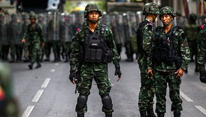 Taylandda orduya Bir daha darbe yapmayacağınıza söz verin çağrısı