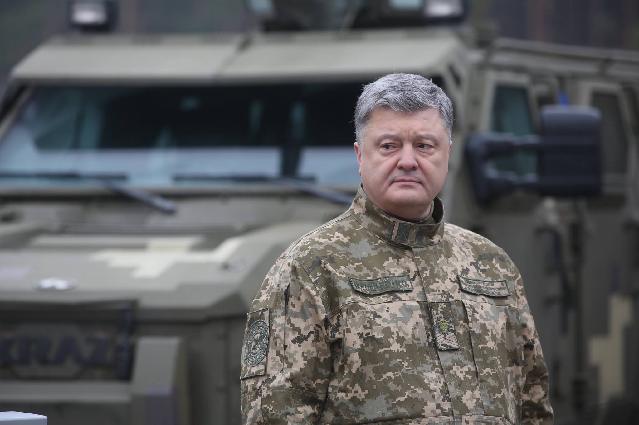 Президент Порошенко вважає, що цивільний суд стриножив генерала Назарова.