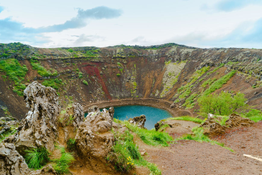 Vida Press nuotr./Ryškiai raudonas Kerido krateris Islandijoje