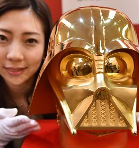 Japonijoje už 1,4 mln. dolerių parduodama auksinė Darto Veiderio kaukė