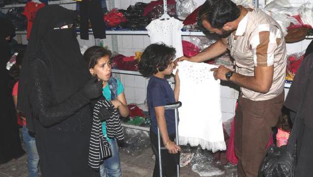 Suriyeli 4 bin kadın ve çocuğa bayramlık kıyafet