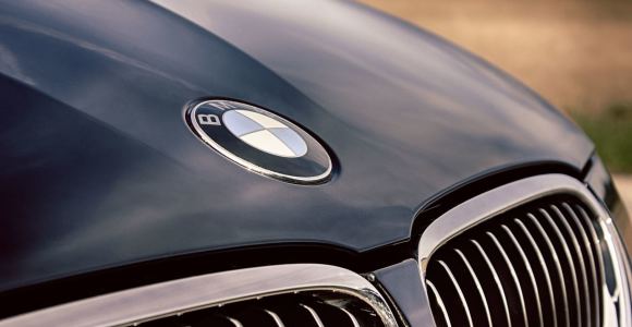 BMW sėkmės istorija: jei neleidžia gaminti automobilių, gali uždirbti ir iš puodų