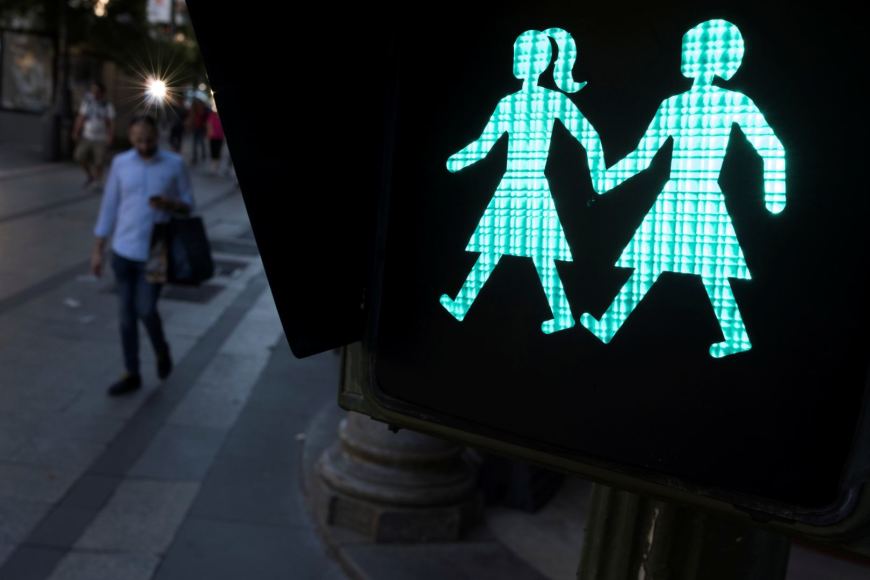 Šviesoforas su tos pačios lyties asmenų poromis