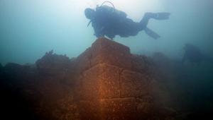 Van Gölünde 3 bin yıllık kale bulundu