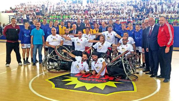 3 Aralık Dünya Engelliler Günü için farkındalık maçı yapıldı