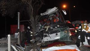 Gezi otobüsü kaza yaptı: 11 ölü, 46 yaralı
