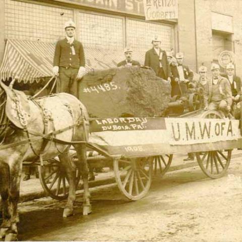 Horse-drawn wagon 