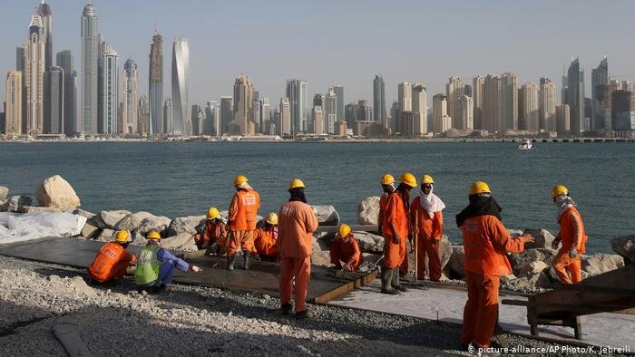 Migrant workers in Dubai | Photo: picture-alliance/K. Jebreili
