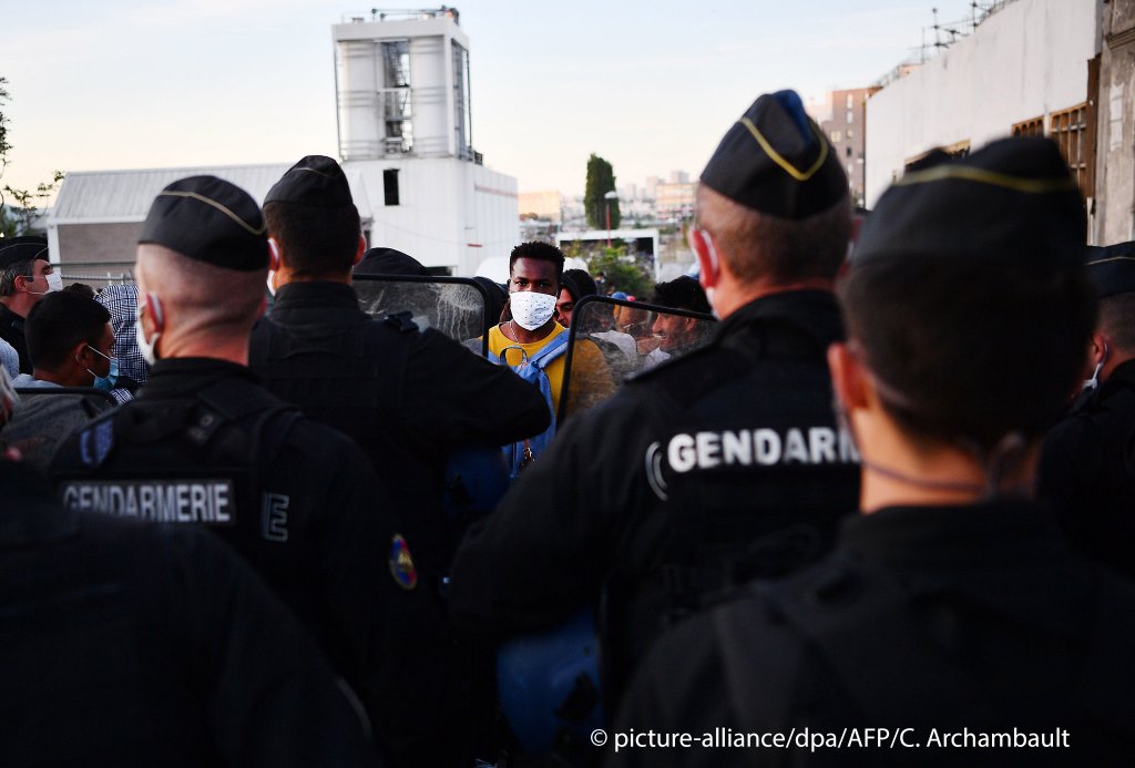 Paris police began the evacuation of the migrant camp in Aubervilliers in the early hours of Wednesday morning, 29 July 2020 | Photo: picture-alliance/C. Archambault