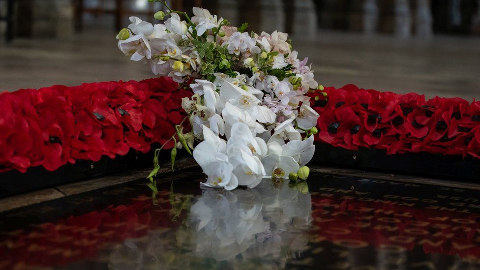 Flowers placed by Lieutenant Colonel Nana Kofi Twumasi-Ankrah, on behalf of Queen Elizabeth II