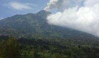 Gunung Merapi Alami 54 Kali Gempa Guguran Siang Ini