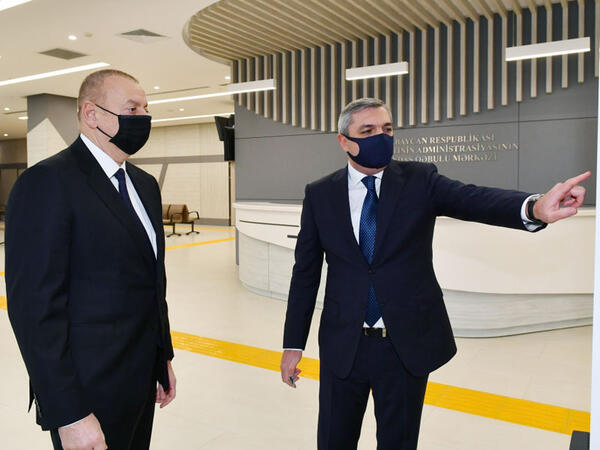 İlham Əliyev Prezident Administrasiyasının Vətəndaş Qəbulu Mərkəzinin açılışında iştirak edib - FOTO