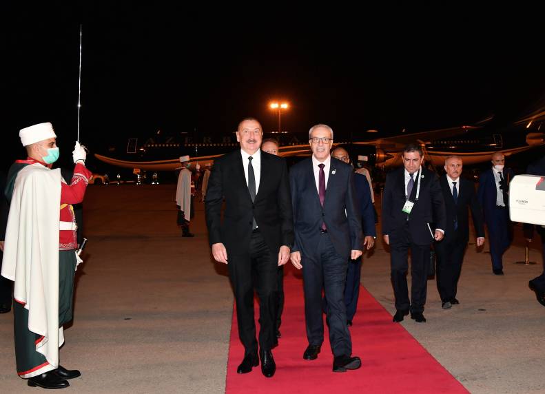 Ilham Aliyev arrived in Algeria for visit