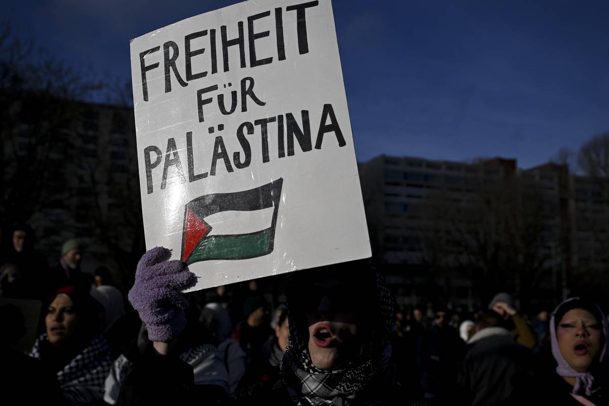 Demonstrators gather at the Alexanderplatz Square and march through the city center to show solidarity with Palestinians and protest Israel's ongoing attacks in Berlin, Germany on January 27, 2024. [Halil Sağırkaya - Anadolu Agency]