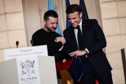  Volodymyr Zelensky et Emmanuel Macron à Paris, le 16 février 2024. 