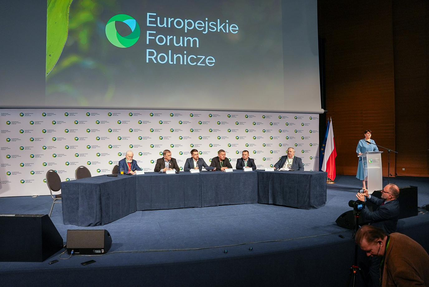 Wiceminister Michał Kołodziejczak bierze udział w rozmowach z rolnikami podczas Europejskiego Forum Rolniczego 2024 (fot. MRiRW)