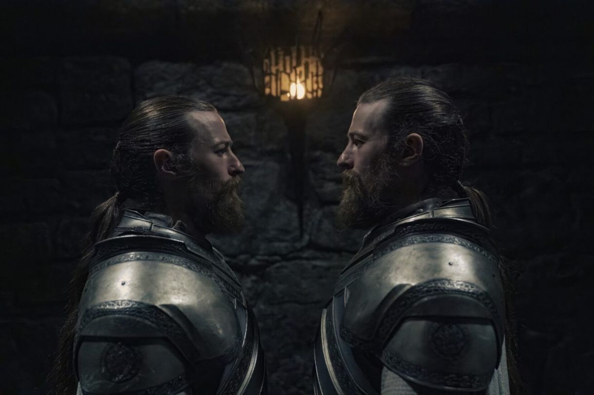 Elliott e Luke Tittensor interpretam os gêmeos Ser Erryk e Ser Arryk Cargyll, respectivamente, em "A Casa do Dragão"