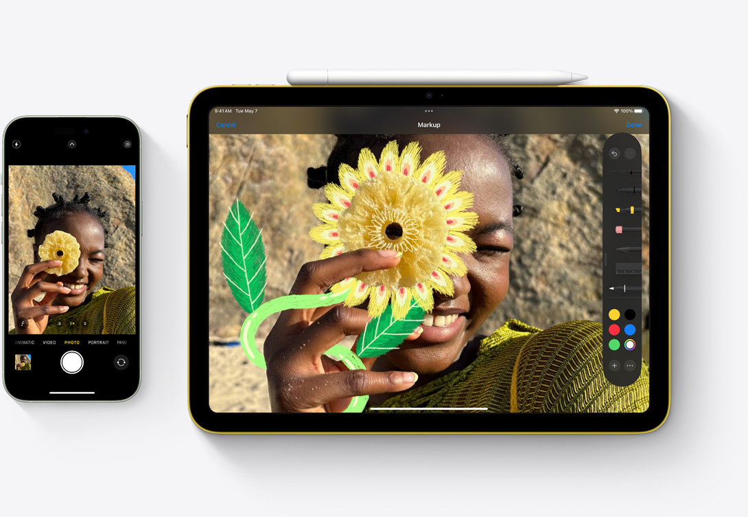 Ένα iPhone 15 και ένα iPad δίπλα-δίπλα που δείχνουν πώς μπορείς να χρησιμοποιήσεις το app Φωτογραφίες του iPad για να επεξεργαστείς μια φωτογραφία που τράβηξες με την κάμερα του iPhone.