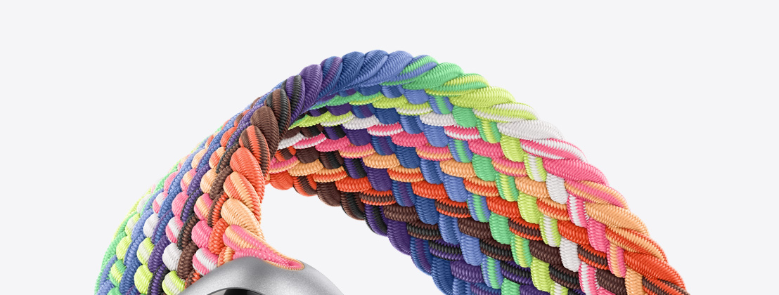 Grande plano da nova Bracelete Solo entrançada Pride Edition multicolorida em néon.