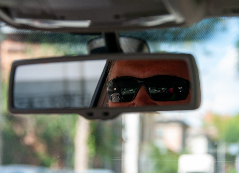 Изображение Фокус с оптикой: зачем перекупы перед сделкой надевают солнцезащитные очки
