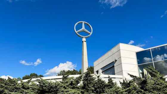 Blow to UAW as Mercedes-Benz workers in Alabama vote against union