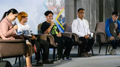 Young people with hearing disabilities at a panel discussion, at the closure of the ILO’s Young Futuremakers Thailand project.