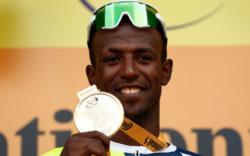 Biniam Girmay a remporté la 3e étape du 111e Tour de France. REUTERS/Stephane Mahe