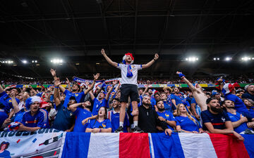 8000 contre la Belgique, les supporters français se déplaceront en nombre similaire, vendredi à Hambourg (M. Bergeld/Bildbyran/Sipa USA).