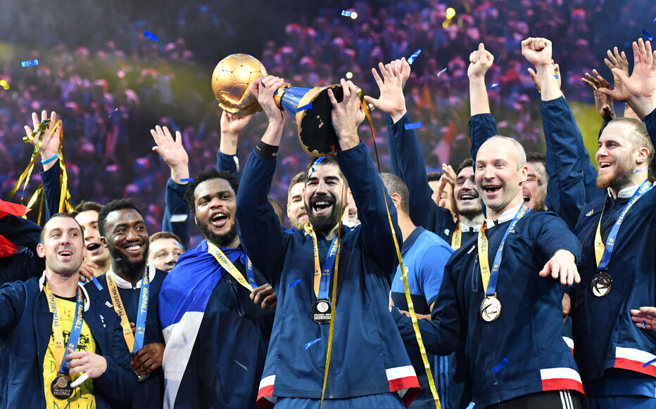 Une des consécrations de cette belle histoire du handball français : le titre de champions du monde remporté à la maison en 2017. Icon Sport/Dave Winter
