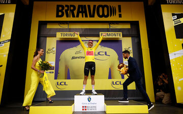 Richard Carapaz s'est emparé du Maillot jaune lundi, lors de la troisième étape du Tour de France 2024. Reuters/Stephane Mahe