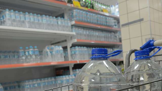 Wasser bei Öko-Test: Marken-Produkt enthält giftigen Inhaltsstoff – günstige Eigenmarken glänzen