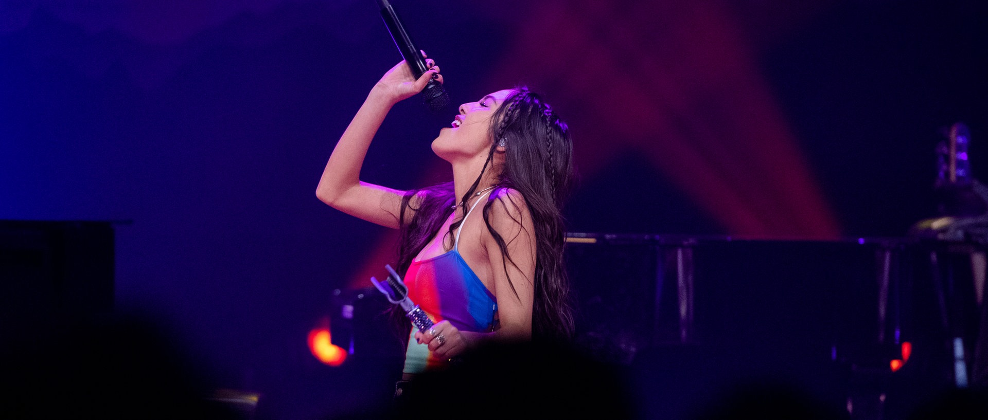 Die Sängerin Olivia Rodrigo live auf der Bühne., © picture alliance / Amy Harris/Invision/APFoto: Amy Harris