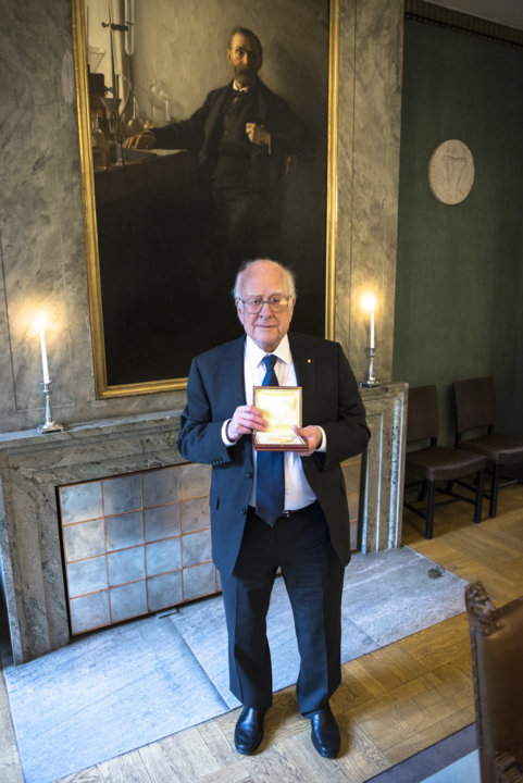 Peter Higgs showing his Nobel Medal during his visit to the Nobel Foundation