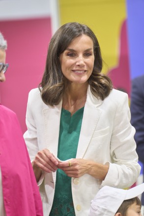 Queen Letizia attends Opening of Madrid Book Fair, Spain - 31 May 2024 에디토리얼 스톡 이미지