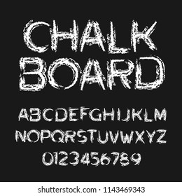 Chalk board alphabet font. Hand drawn messy letters and numbers. Stock vector typography. Arkivvektor