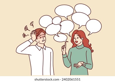 おしゃべり好きな女性は男のクラッチ頭を刺激し、スピーチの泡の中に立っている女の子に耳を傾けたくない。ガイは、おしゃべりガールフレンドがゴシップを広げるために緊張と不快感を経験しています。のベクター画像素材