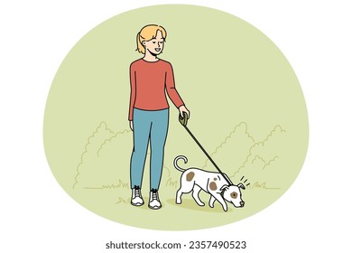Chica caminando perro con correa al aire libre. Niño feliz con mascota disfrutando de pasear por el parque. Animales domésticos y amistad. Ilustración vectorial. Vector de stock